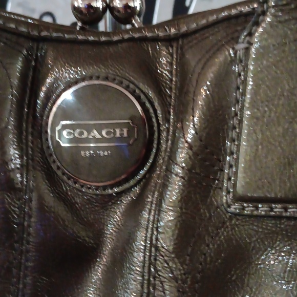 COACH VINTAGE DARK OLIVE PATENT LEATHER SHOULDERBAG - Picture 2 of 15